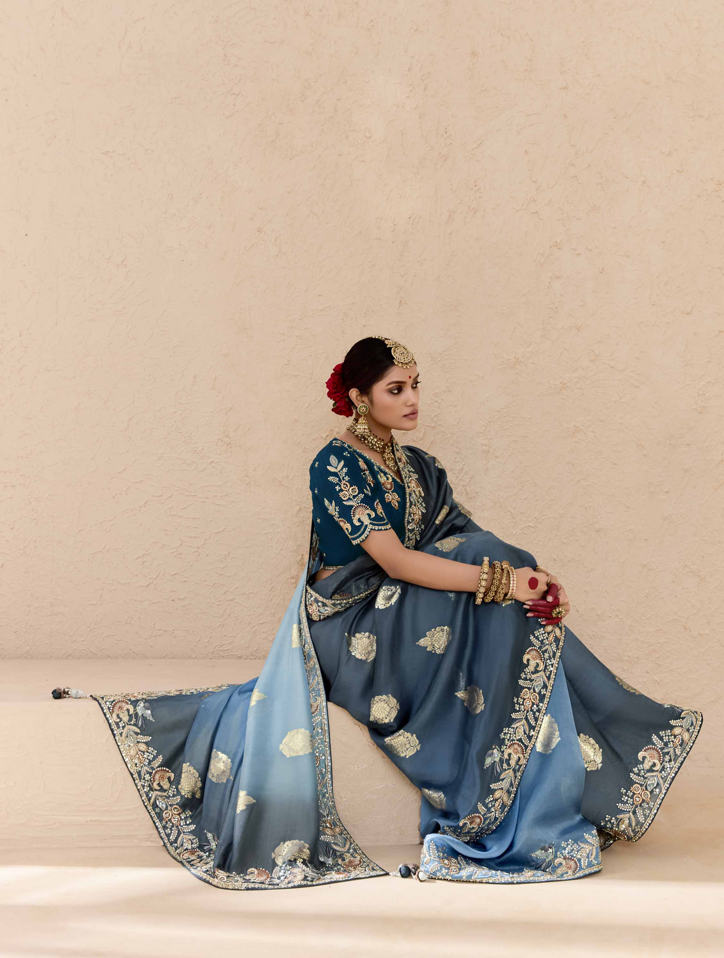 Dhiyona KM Women Shaded Blue Tussar Silk Saree