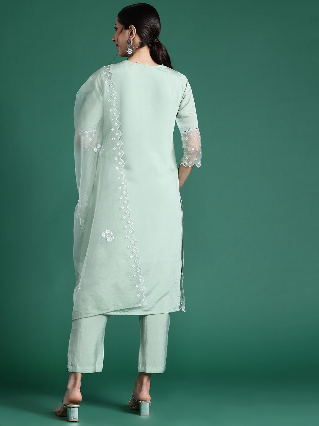 Women Floral Embroidered Regular Thread Work Kurta with Trousers & With Dupatta