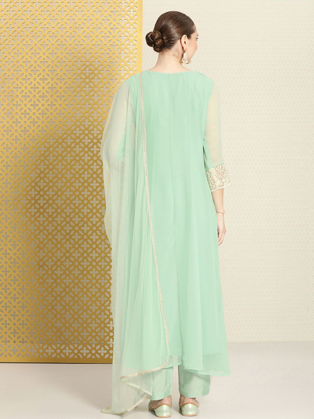 Dhiyona PD Women Women Jashn Embroidered Sequinned Kurta & Trousers With Dupatta