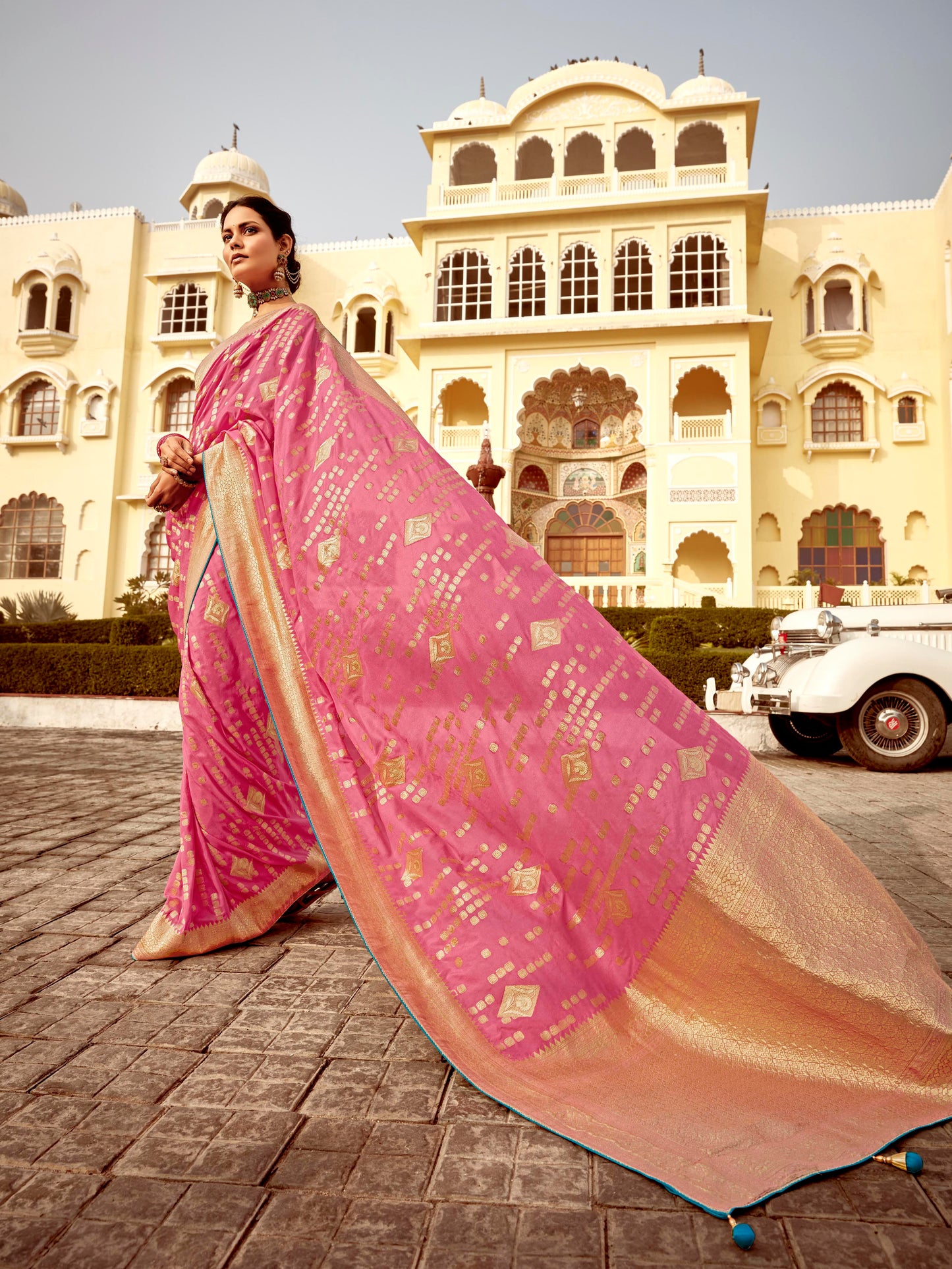 Dhiyona KM Women Pink Banarasi Silk Saree With Gold Zari Weaving