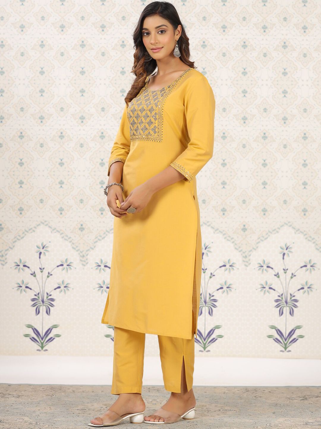 Dhiyona OD Yellow Floral Yoke Design Round Neck Sequinned Straight Kurta