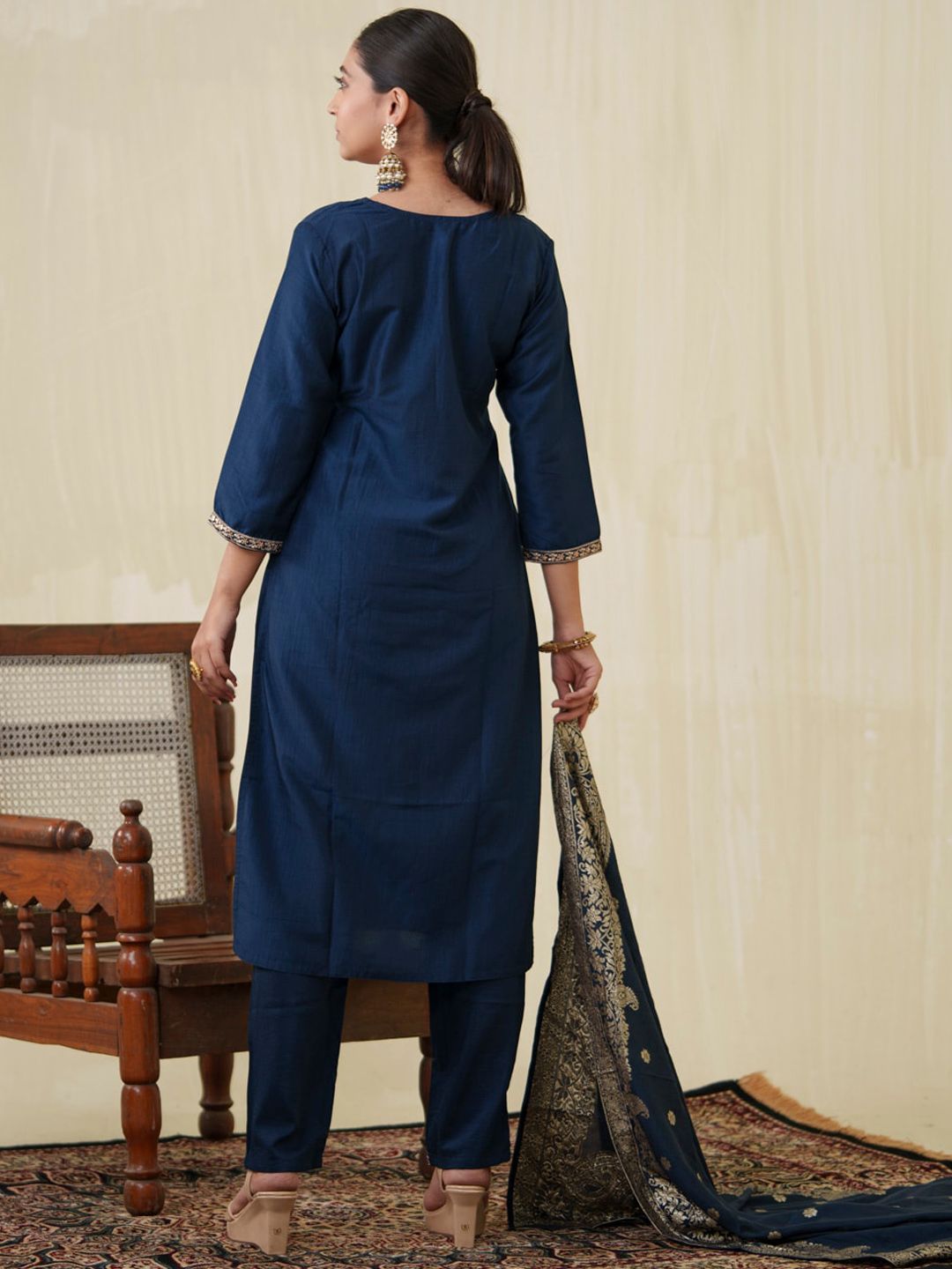 Dhiyona OD Ethnic Motifs Yoke Design Sequinned Kurta With Trousers & Dupatta