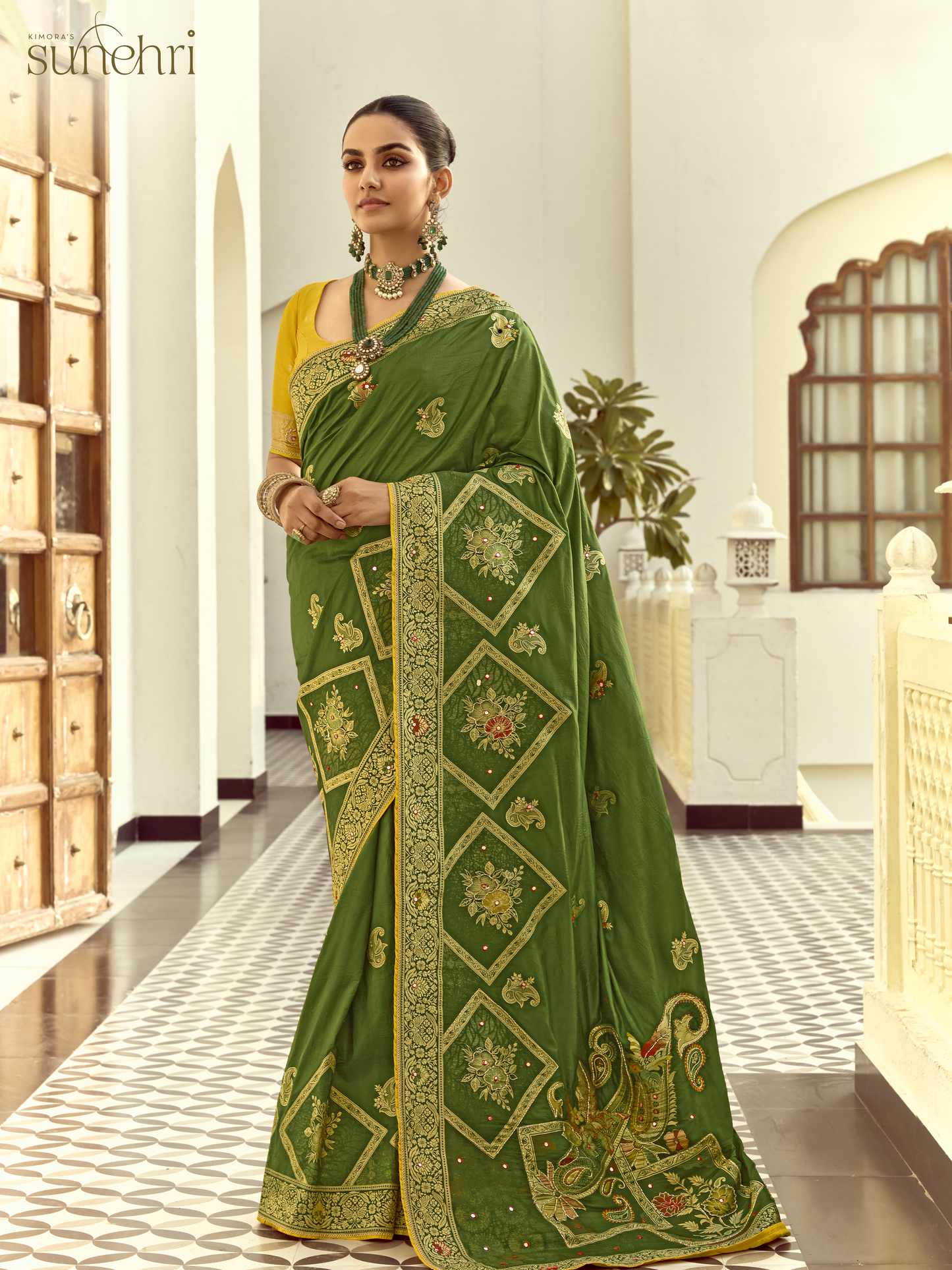 Dhiyona KM Women Green Banarasi Silk Saree With Beautiful Golden Zari Work