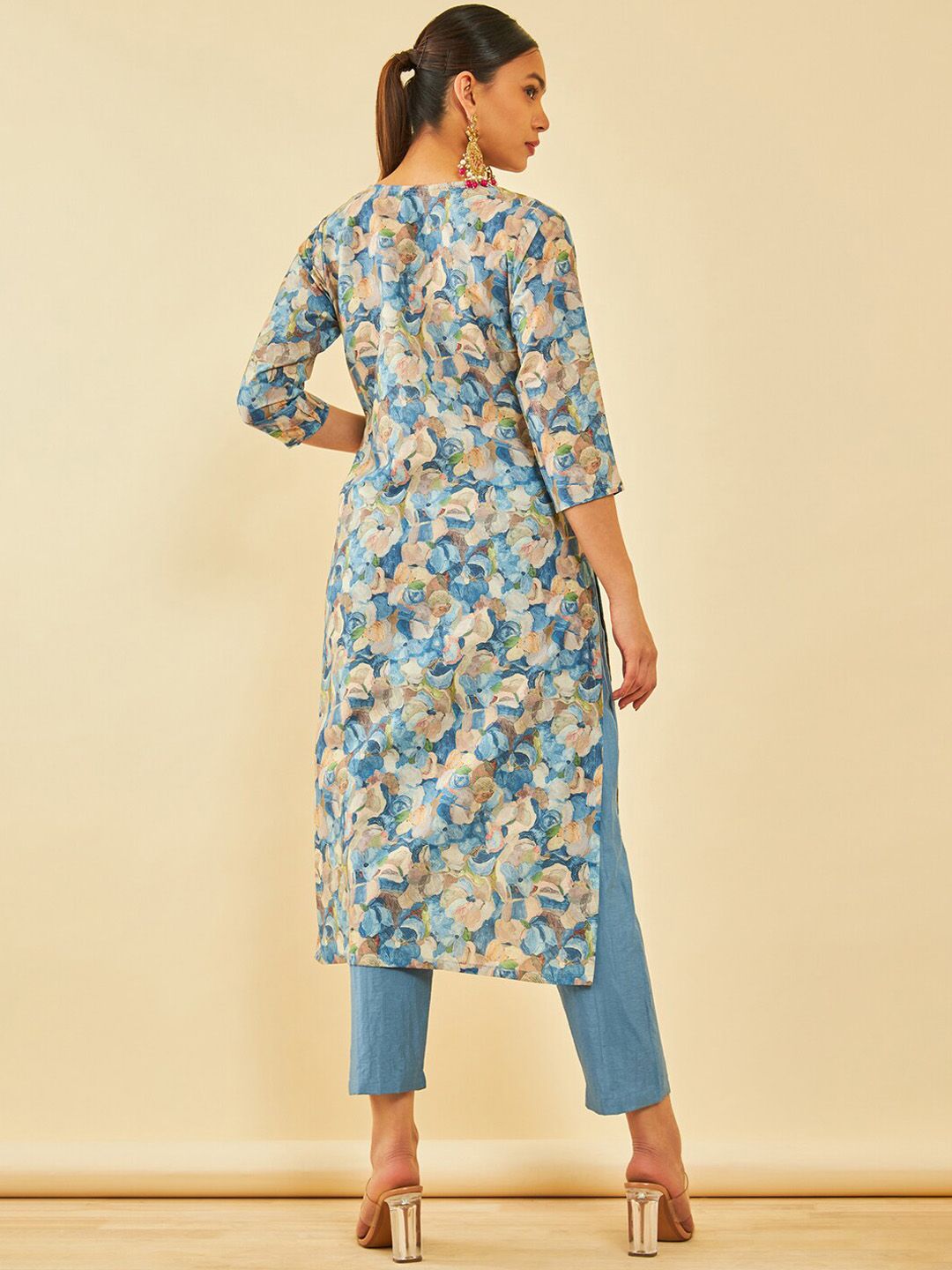 Dhiyona SO Women's Floral Printed V-Neck Three-Quarter Sleeves Beads and Stones Kurta with Trousers