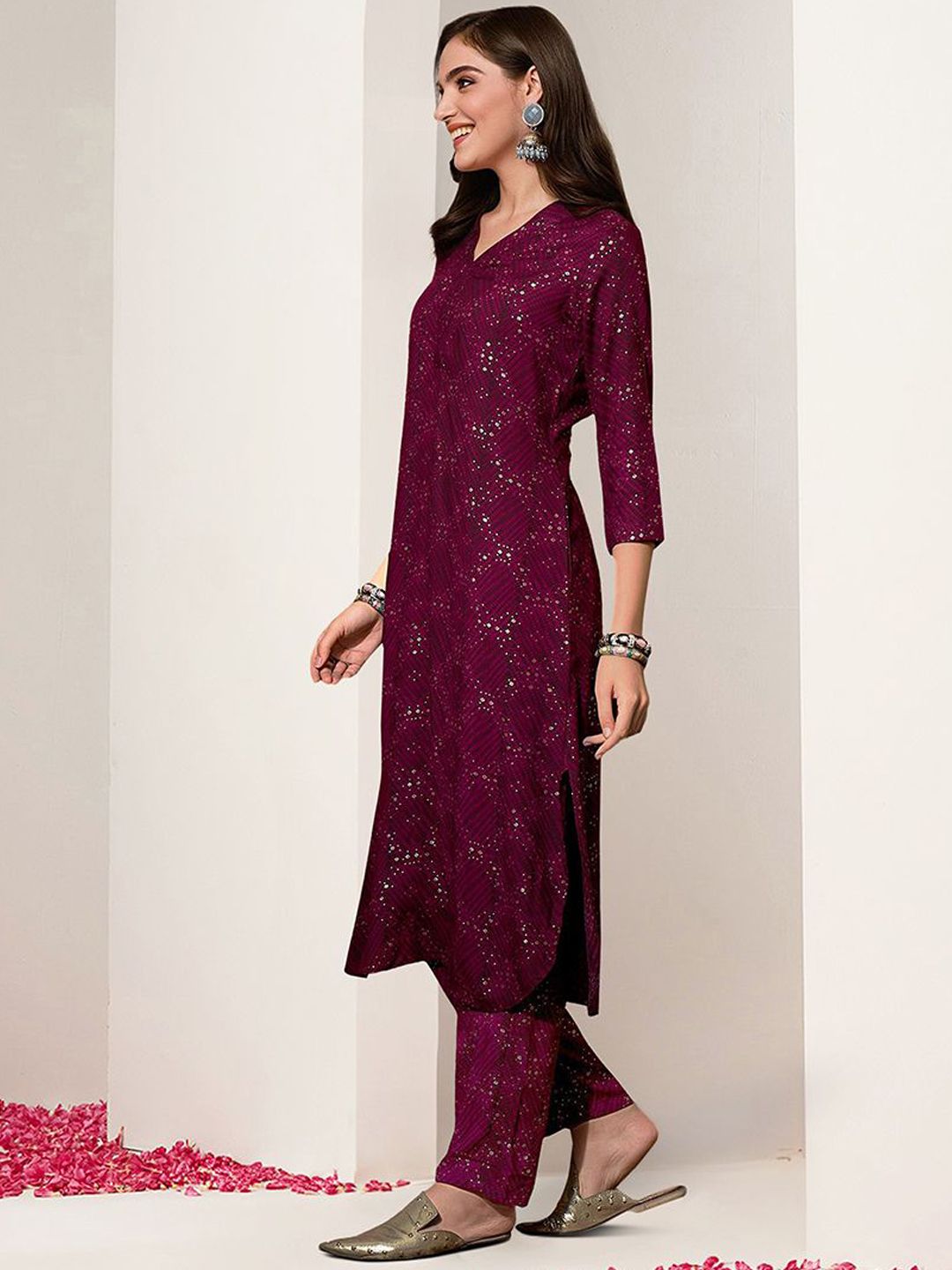 Dhiyona IS Women's Ethnic Motifs Printed V-neck Kurta And Trousers