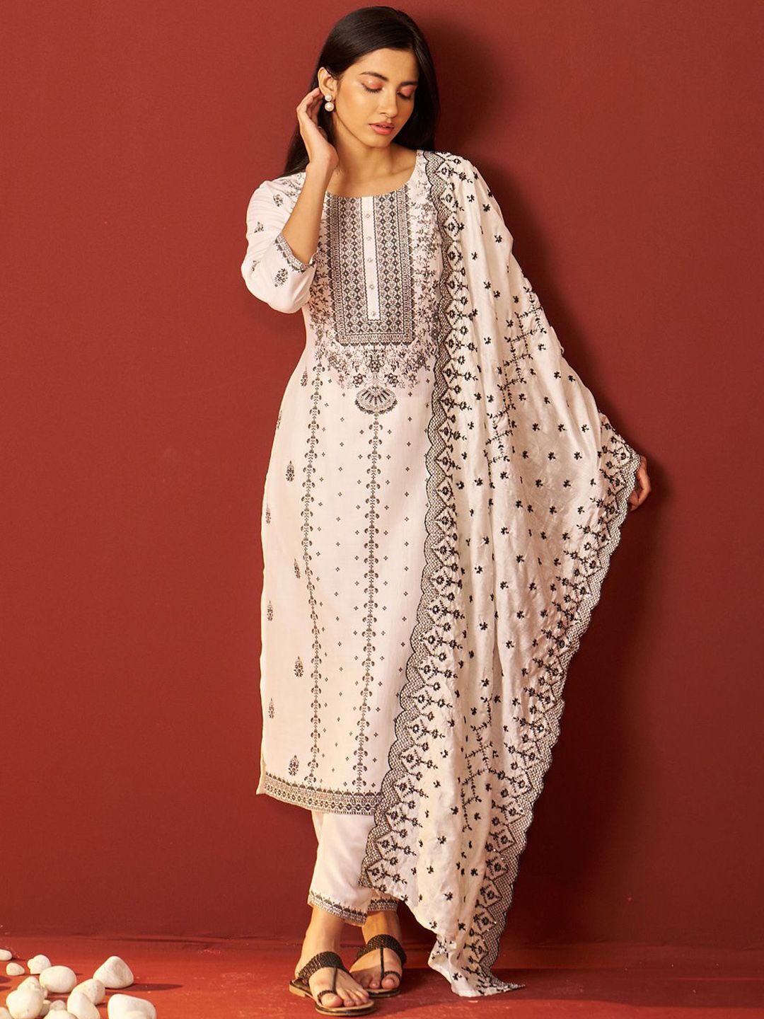 Dhiyona IE Women Floral Embroidered Kurta with Trousers & Dupatta