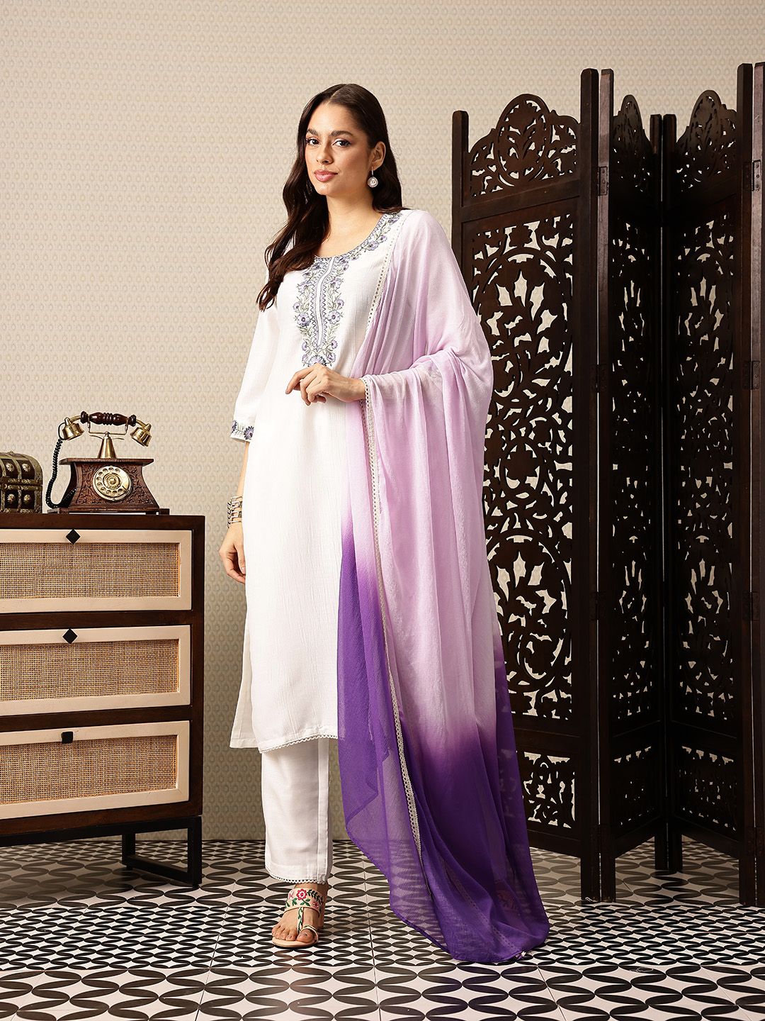 Dhiyona PD Women Floral Embroidered Regular Jashn Kurta with Trousers & With Dupatta