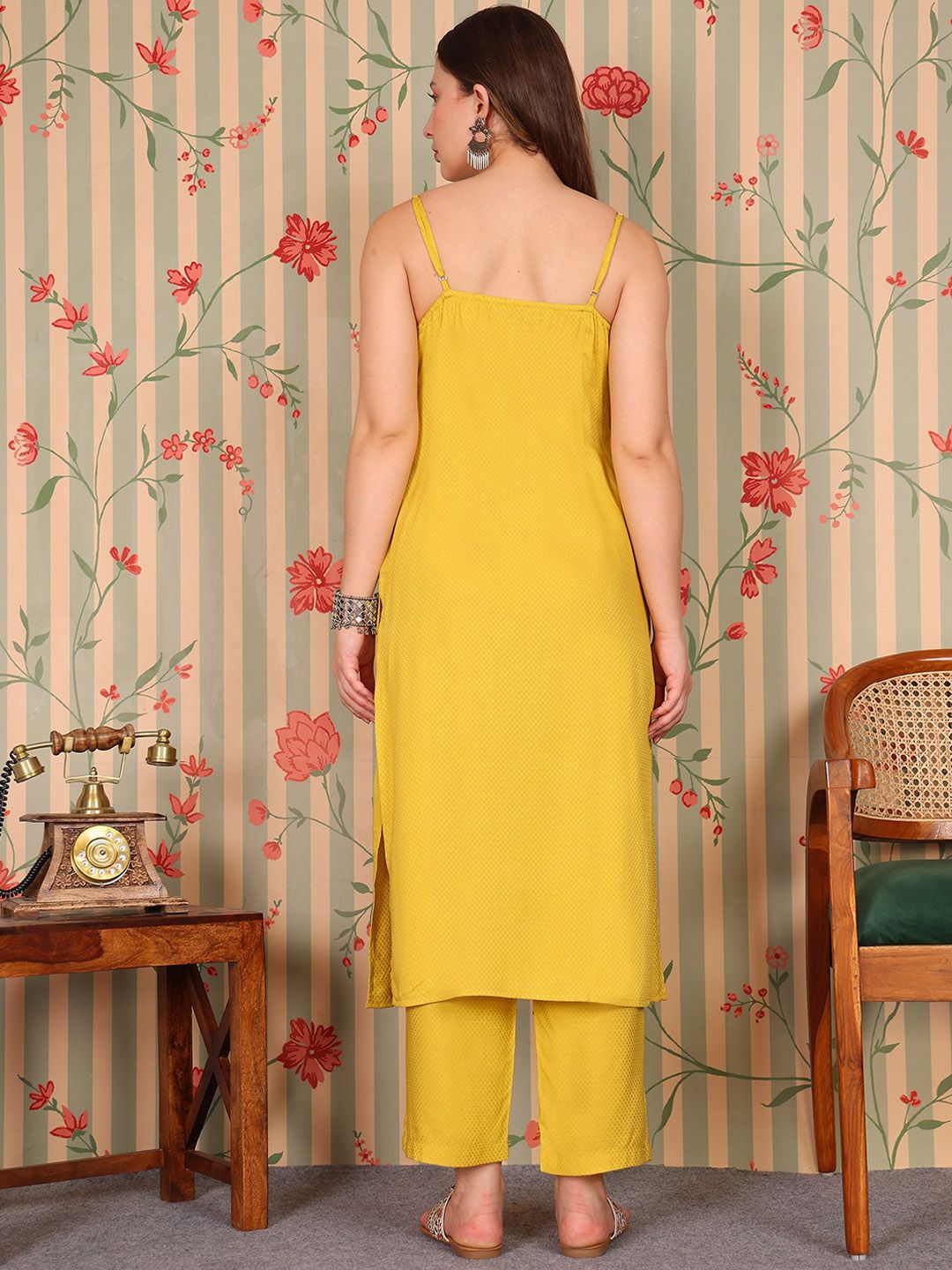 Dhiyona OD Floral Regular Kurta with Trousers