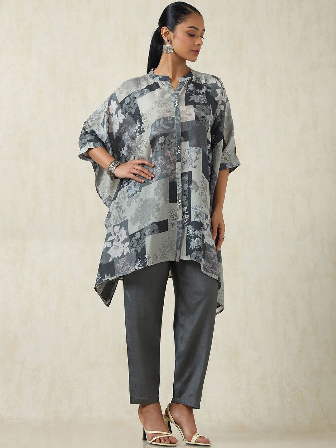 Dhiyona SO Women's Floral Printed Mandarin Collar Kaftan Kurta With Trousers