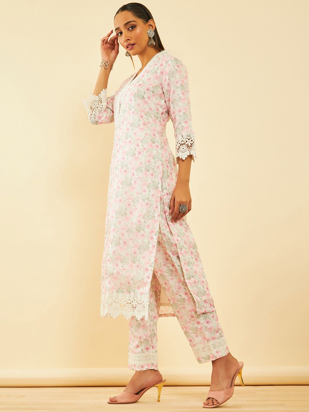 Dhiyona SO Women's Floral Printed V-Neck Three-Quarter Sleeves Thread Work Kurta with Trousers