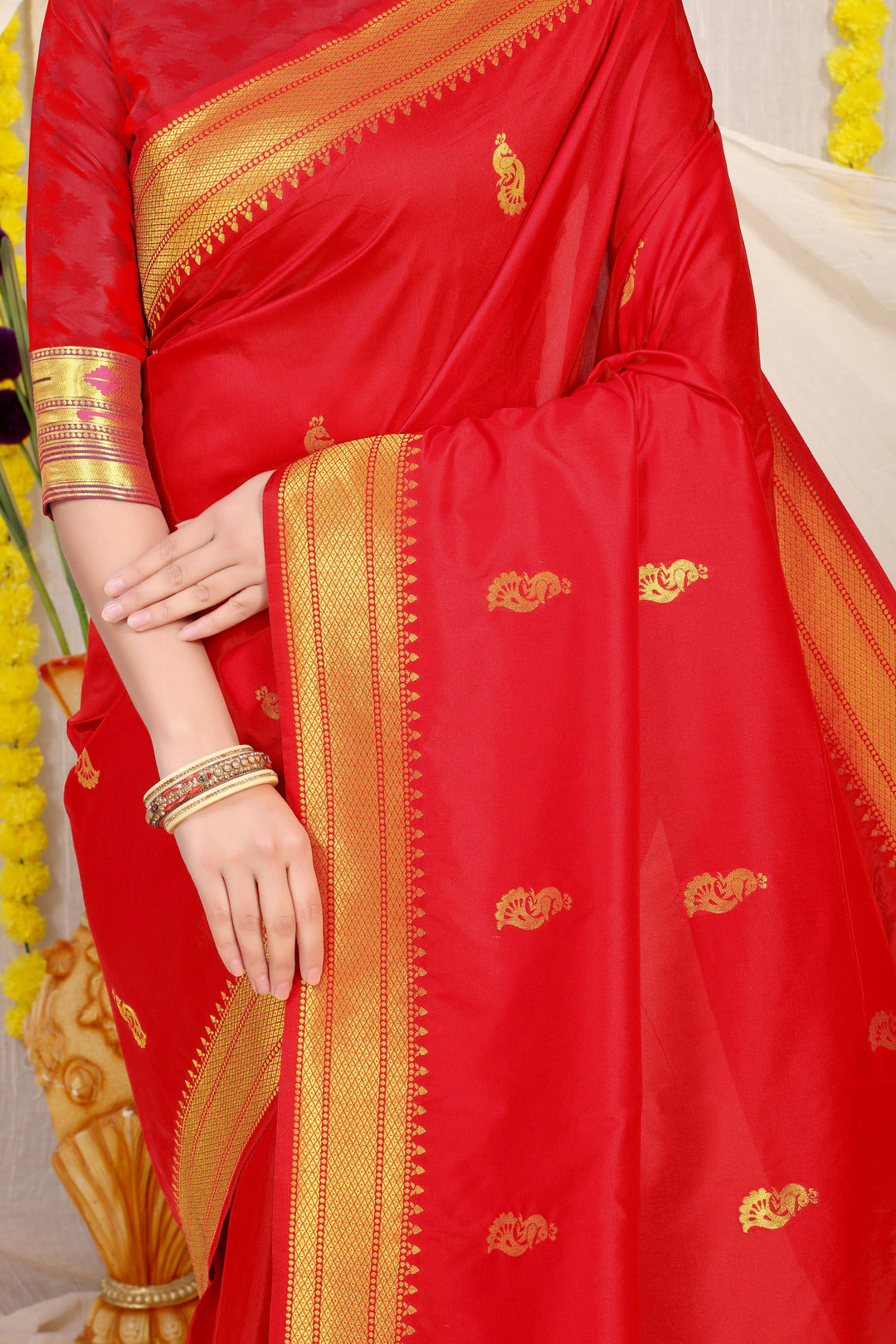 Dhiyona GR Women's Gol Mor Red Zari Paithani Silk Saree