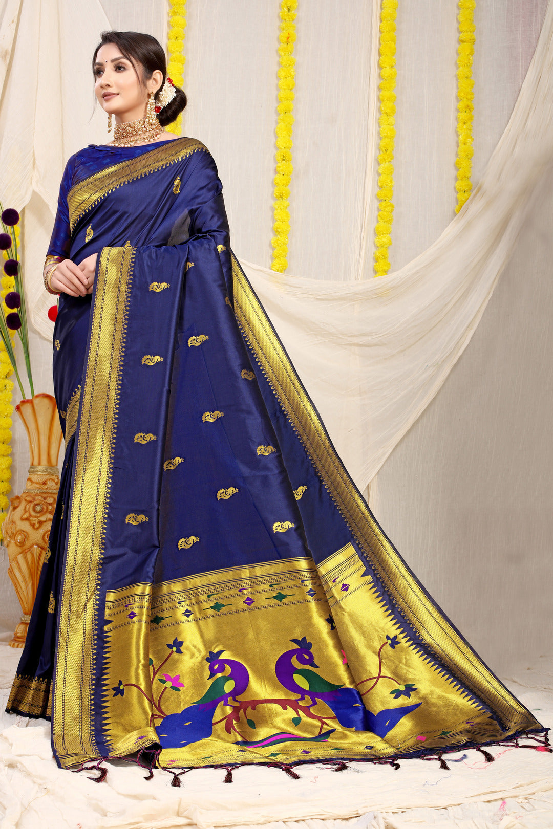 Dhiyona GR Women's Gol Mor Navy Zari Paithani Silk Saree