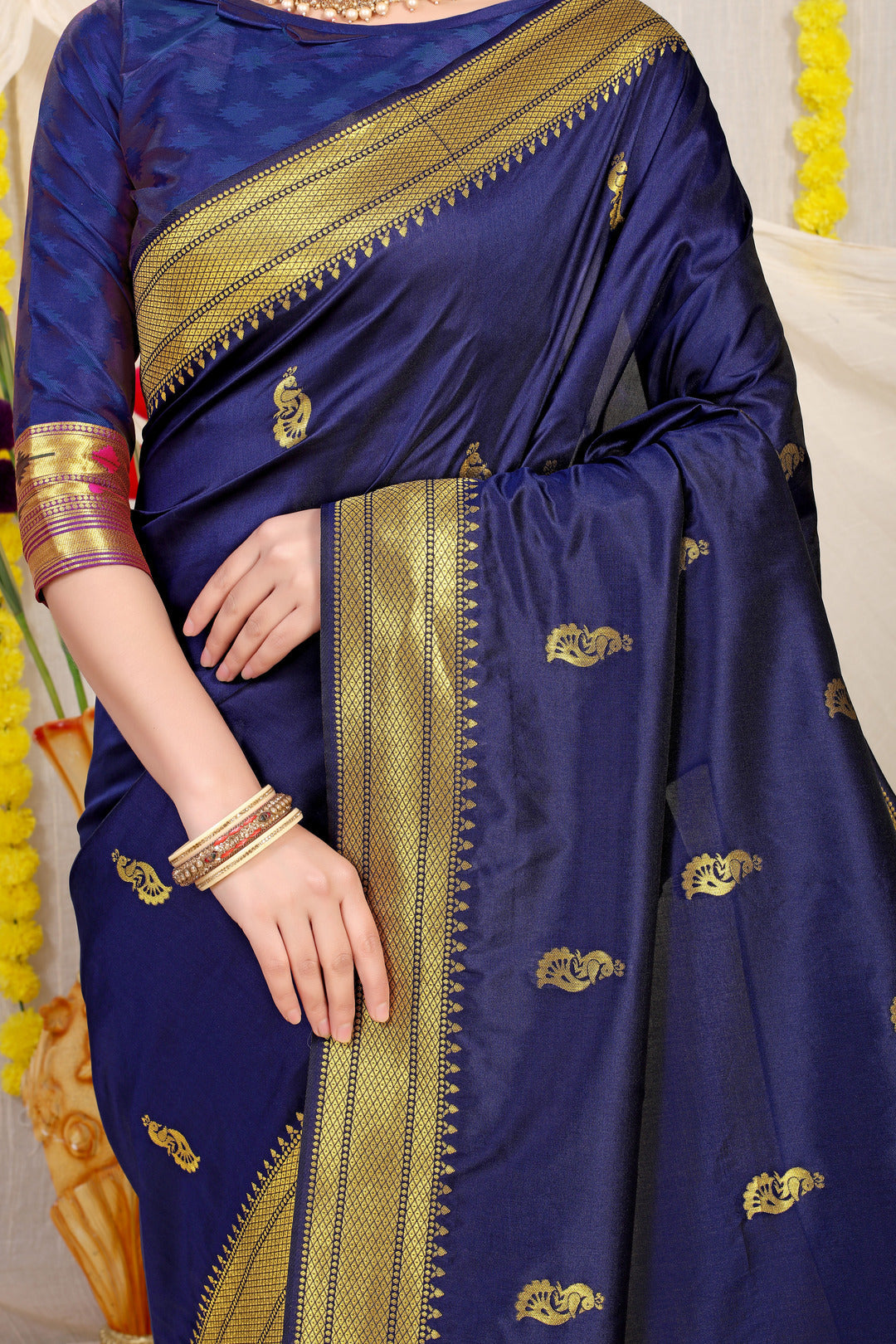 Dhiyona GR Women's Gol Mor Navy Zari Paithani Silk Saree