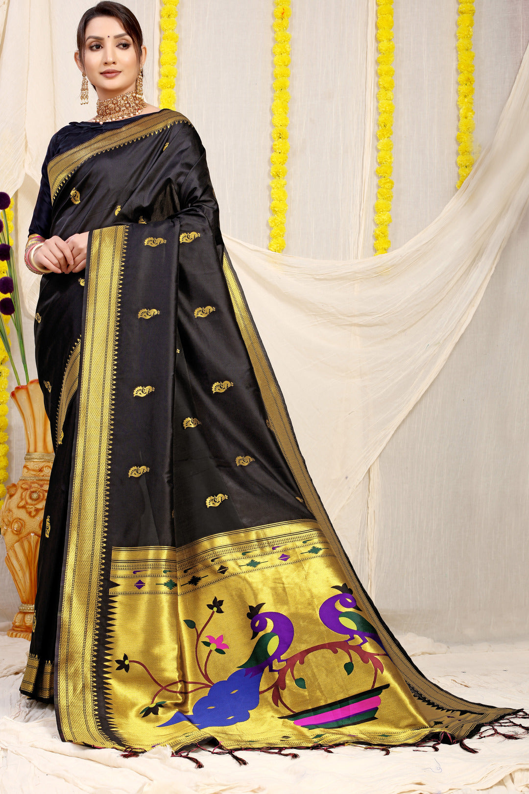 Dhiyona GR Women's Gol Mor Black Zari Paithani Silk Saree
