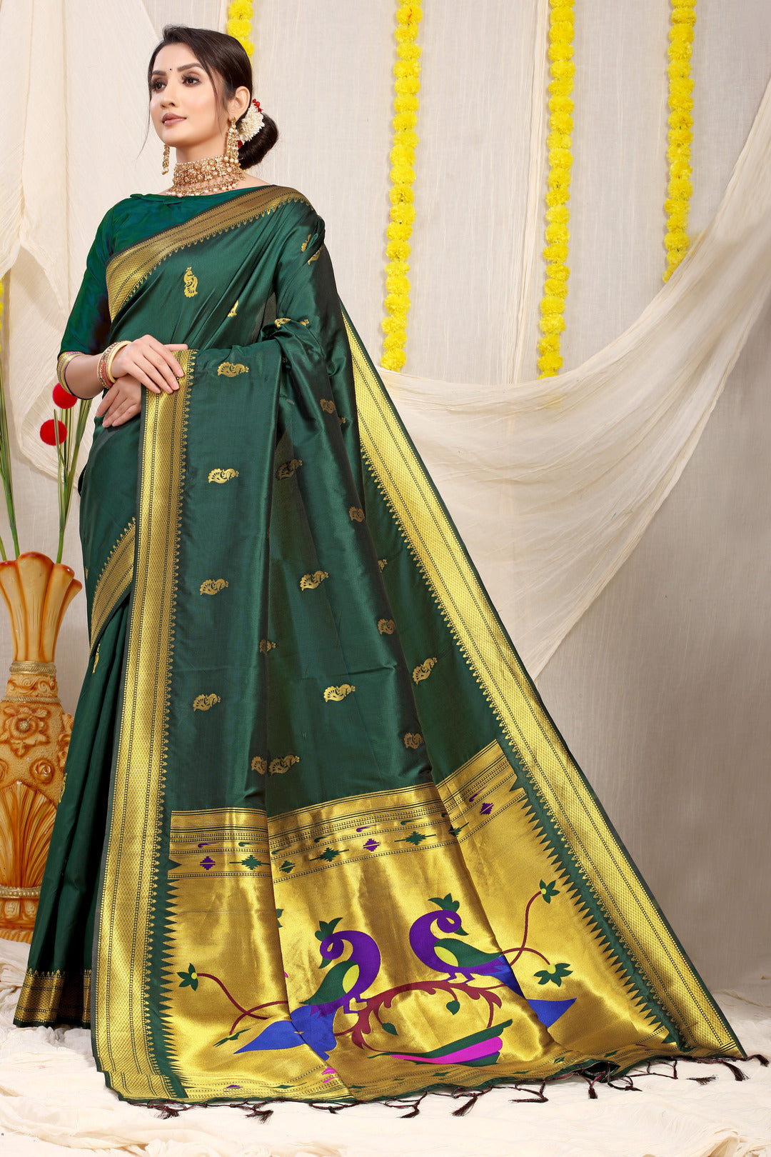 Dhiyona GR Women's Gol Mor Bottle Green Zari Paithani Silk Saree