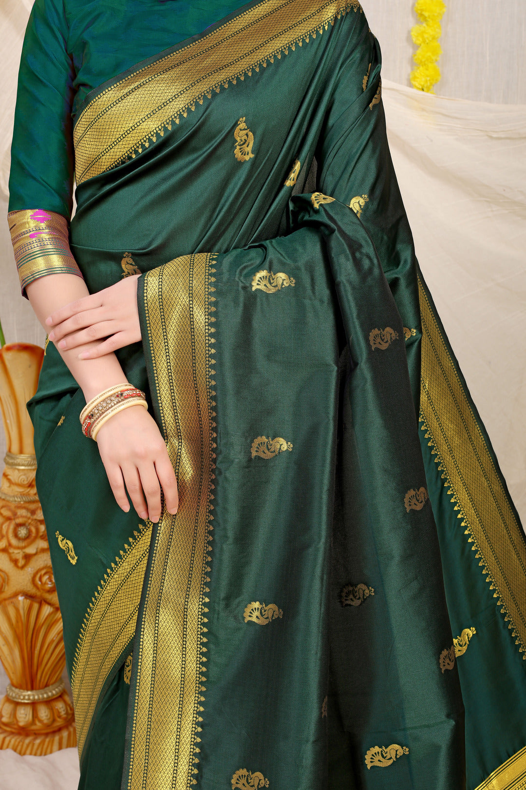 Dhiyona GR Women's Gol Mor Bottle Green Zari Paithani Silk Saree