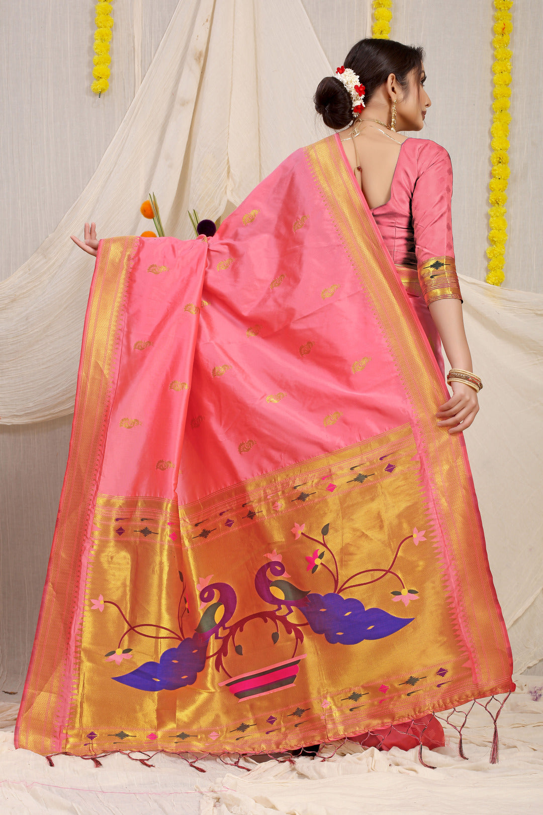 Dhiyona GR Women's Gol Mor Light Pink Zari Paithani Silk Saree