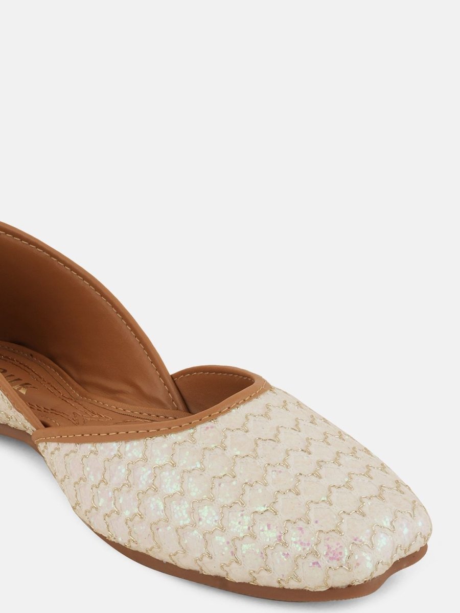 Dhiyona AK Embellished Square Toe Mojaris