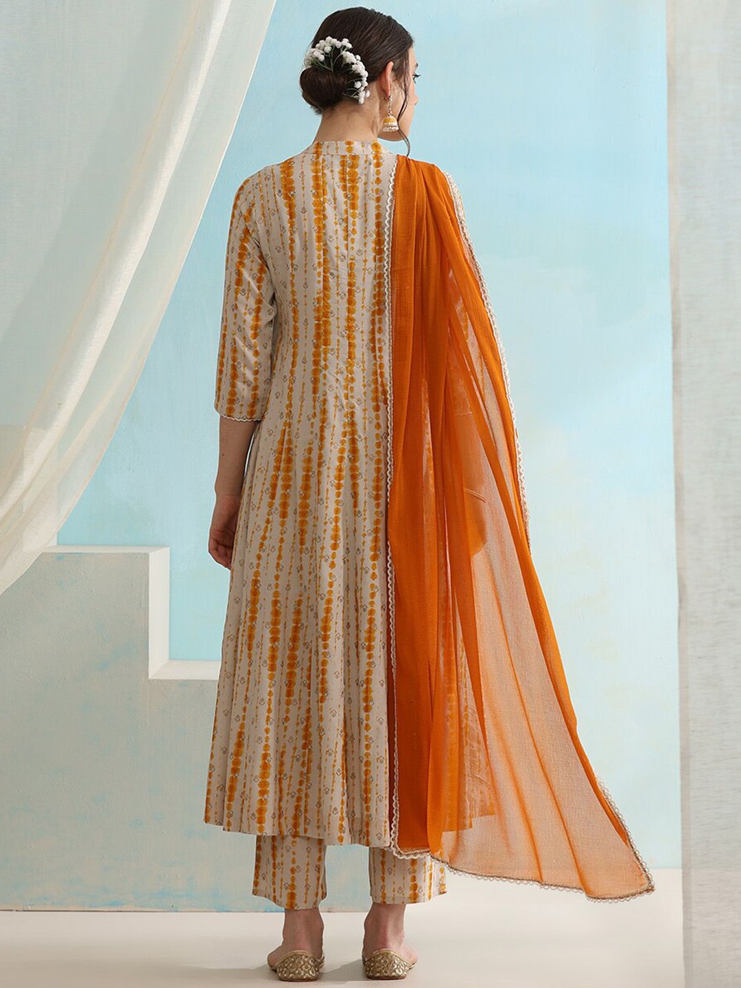 Women's Striped Dyed Mandarin CollarThree-Quarter Sleeves Kurta Set
