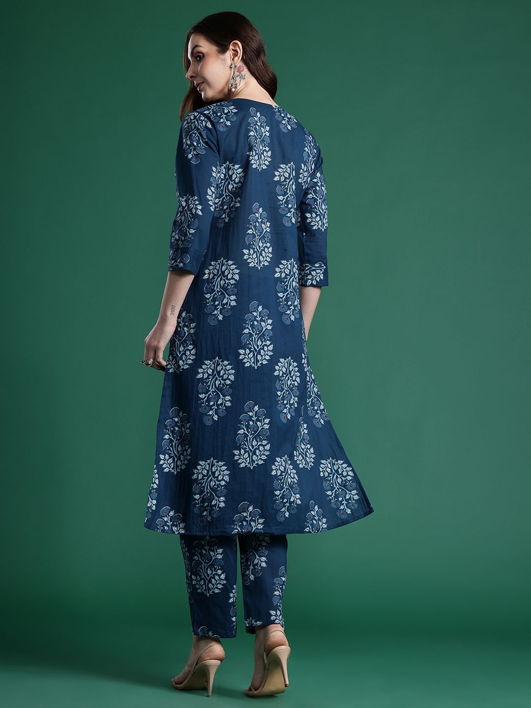 Dhiyona IE Women Floral Printed Regular Pure Cotton Kurta with Trousers