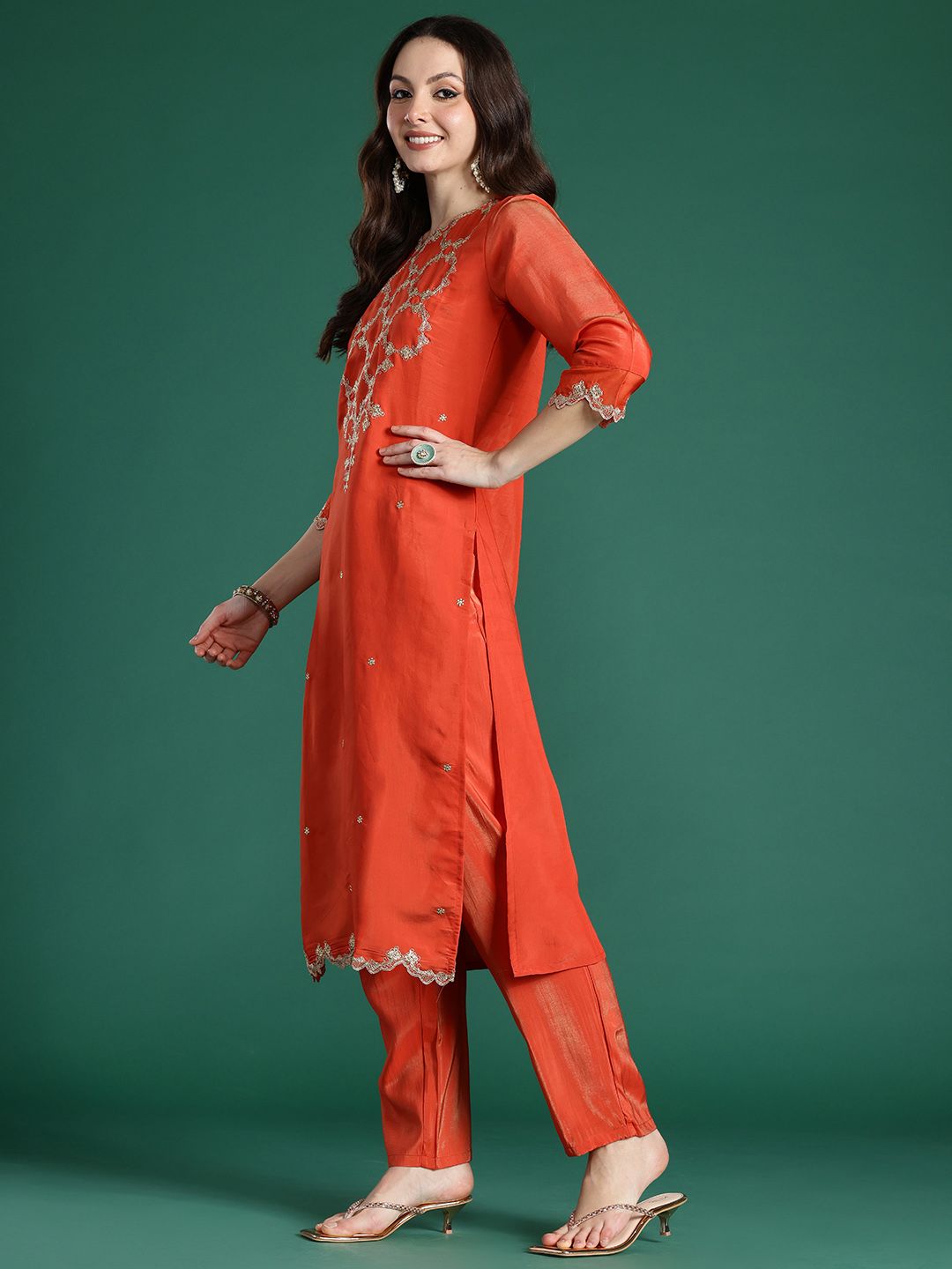 Dhiyona IE Floral Embroidered Kurta with Trousers & With Dupatta
