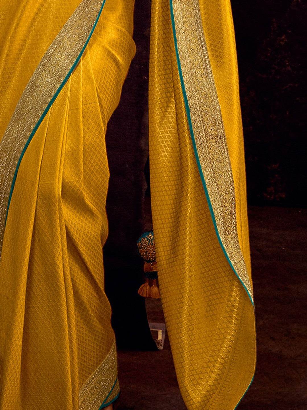 Dhiyona KM Women Yellow Woven Silk Kanjeevaram Saree