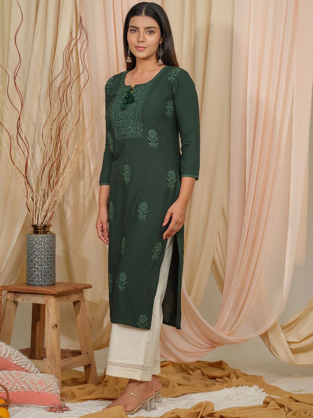 Dhiyona OD Floral Embroidered Tie-Up Neck Straight Kurta