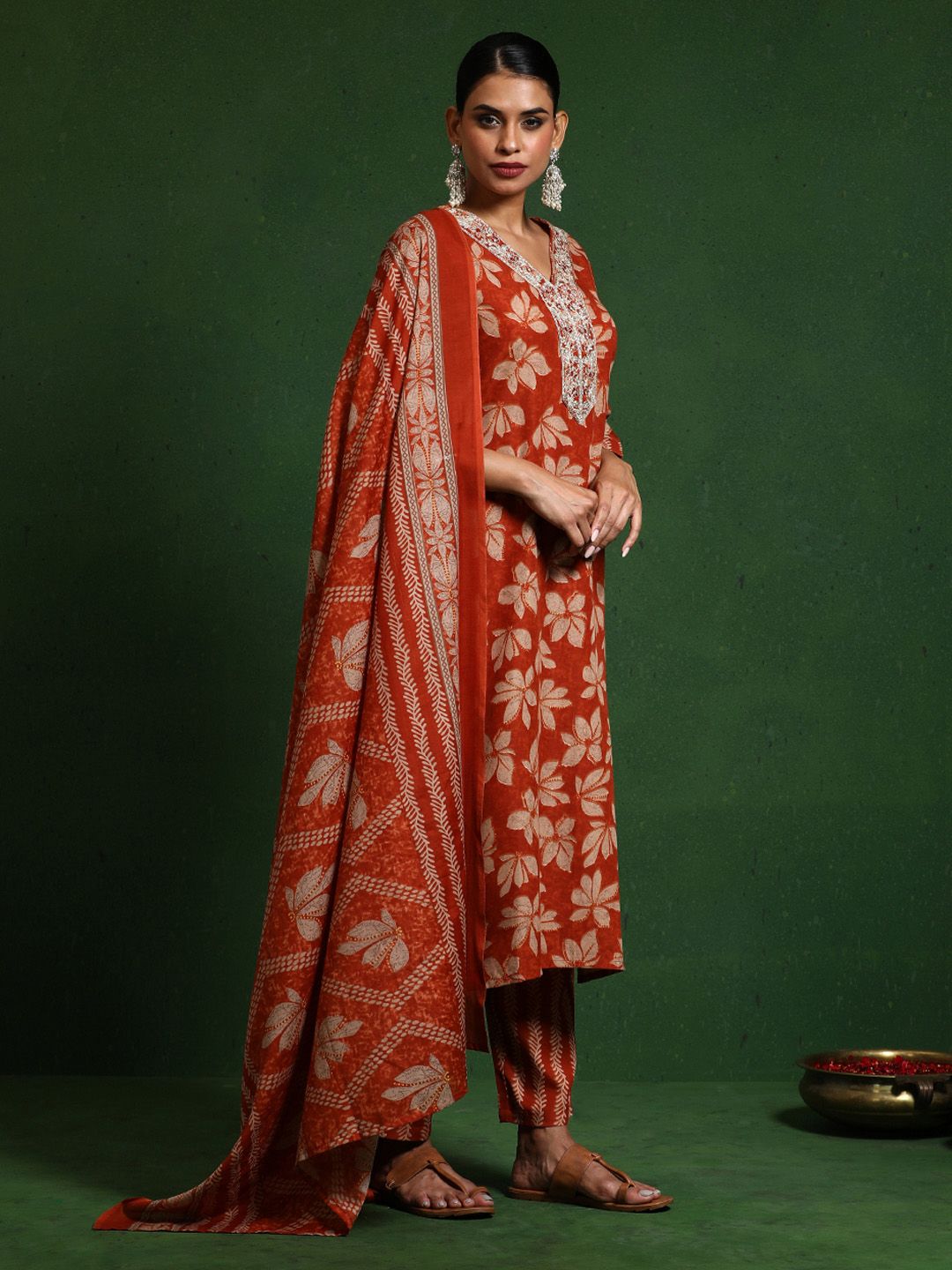 Dhiyona VA Women'sFloral Printed V-Neck Thread Work Kurta With Trousers & Dupatta