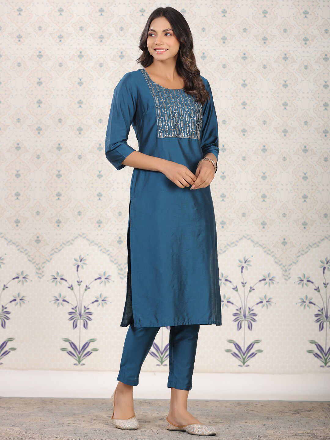 Dhiyona OD Blue Round Neck Embroidered Straight Kurta With Trouser