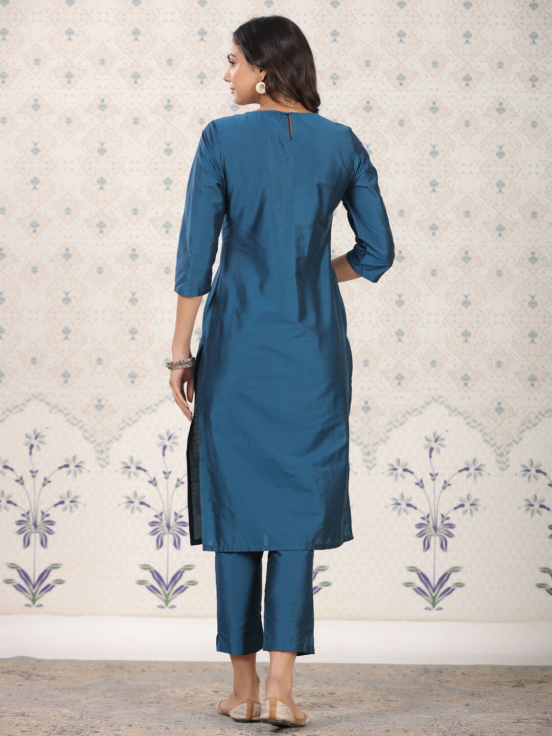 Dhiyona OD Blue Round Neck Embroidered Straight Kurta With Trouser