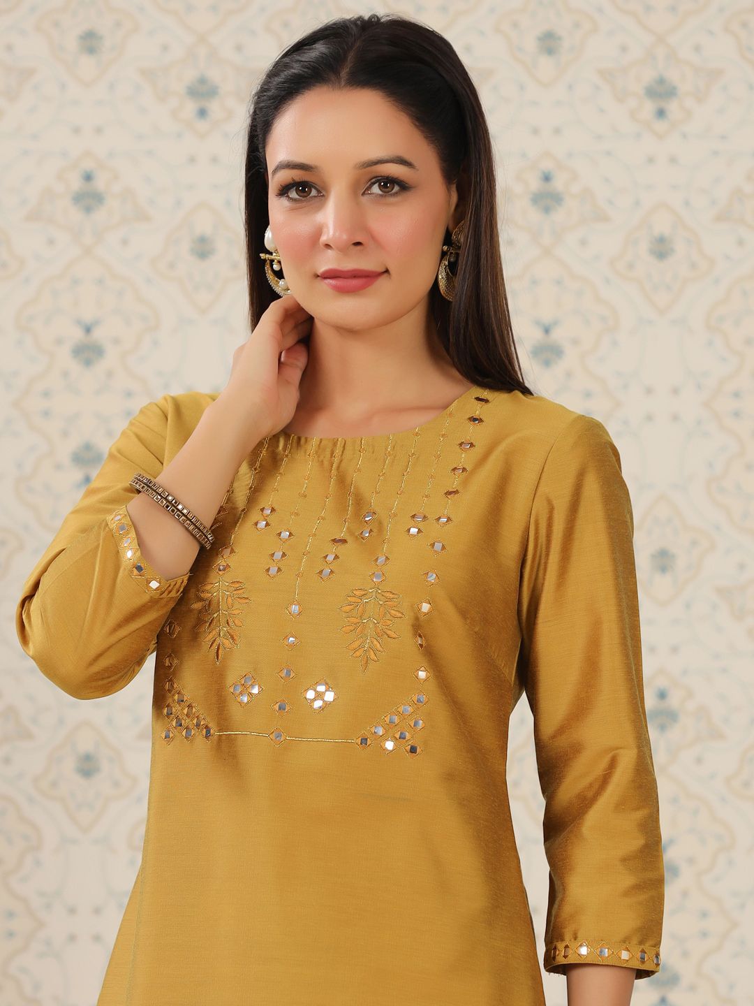 Dhiyona OD Geometric Embroidered Mirror Work Kurta With Trousers