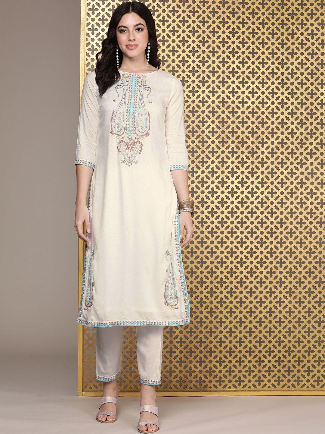 Dhiyona PD Women Women Jashn Paisley Yoke Design Thread Work Kurta With Trousers