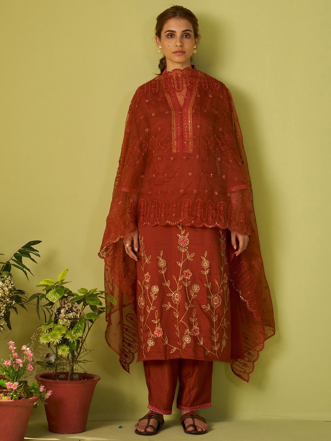 Dhiyona IE Women Floral Embroidered Kurta with Trousers & Dupatta