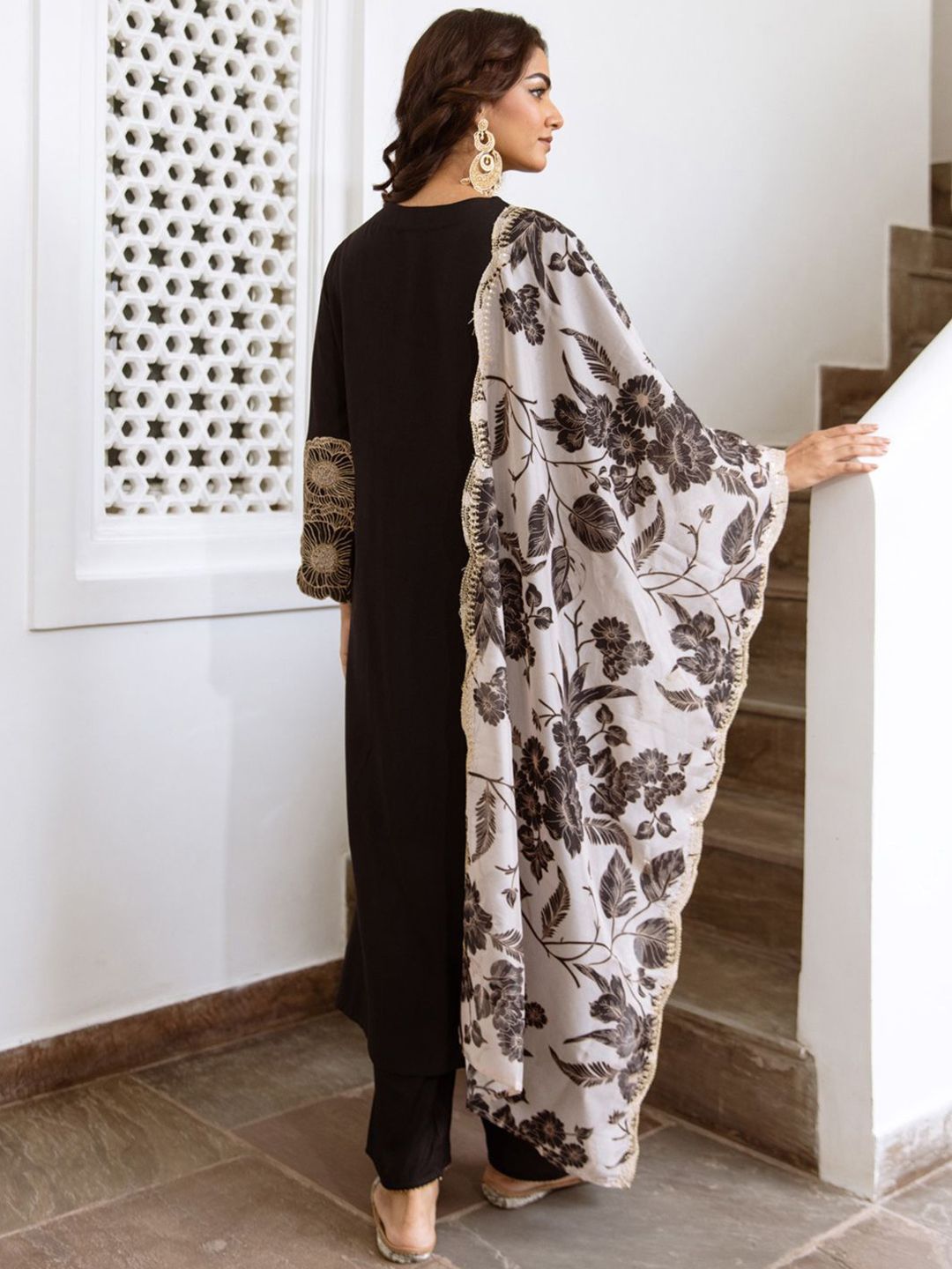 Dhiyona IE Women Regular Kurta with Trousers & With Dupatta