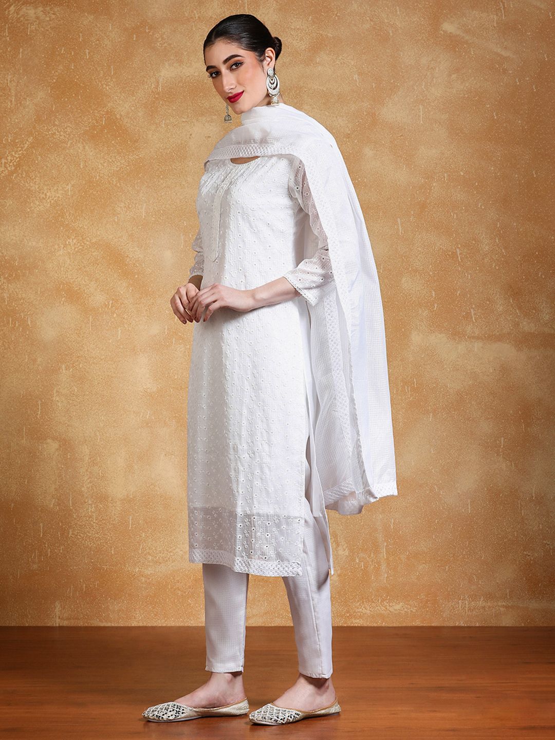 Dhiyona VA Women's Floral Embroidered Kurta with Trousers & Dupatta