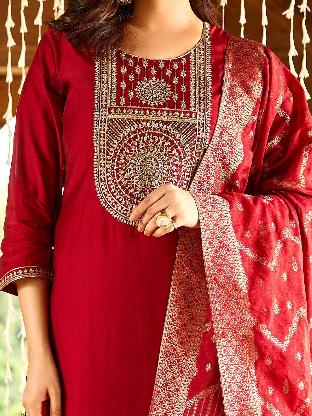 Dhiyona WP Women Ethnic Motifs Embroidered Regular Thread Work Kurta with Trousers & With Dupatta