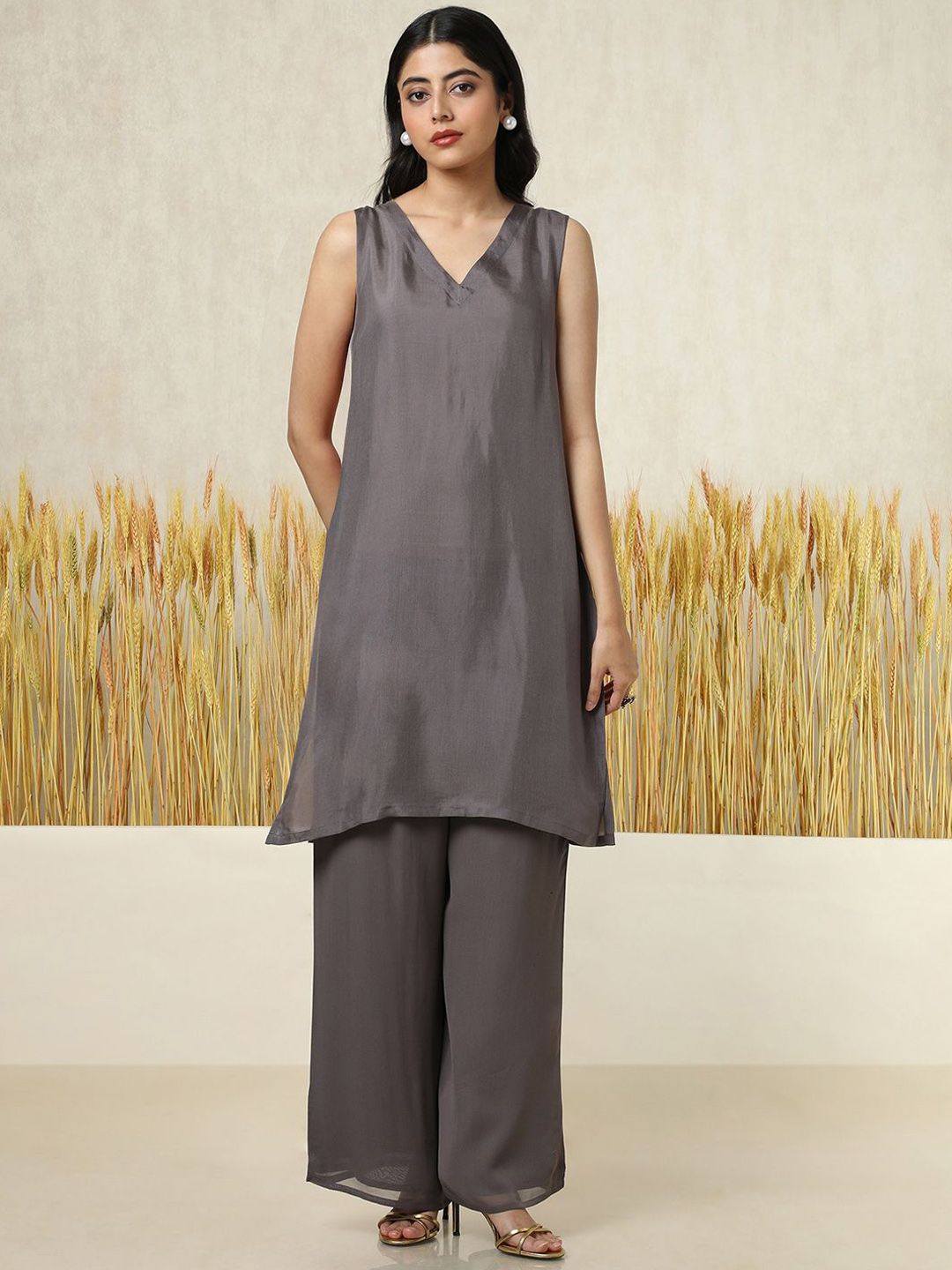 Dhiyona SO Women's Floral Yoke Design Mandarin Collar Beads Work Georgette Kurta & Palazzos & Inner