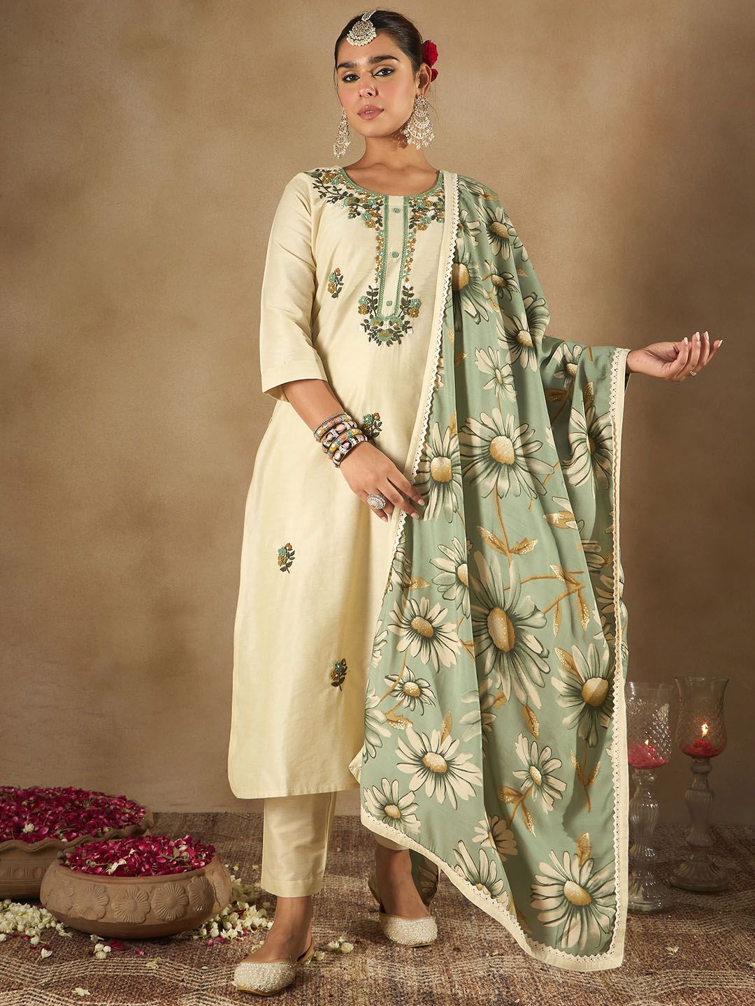 Dhiyona IE Women Floral Embroidered Regular Thread Work Kurta with Trousers & Dupatta