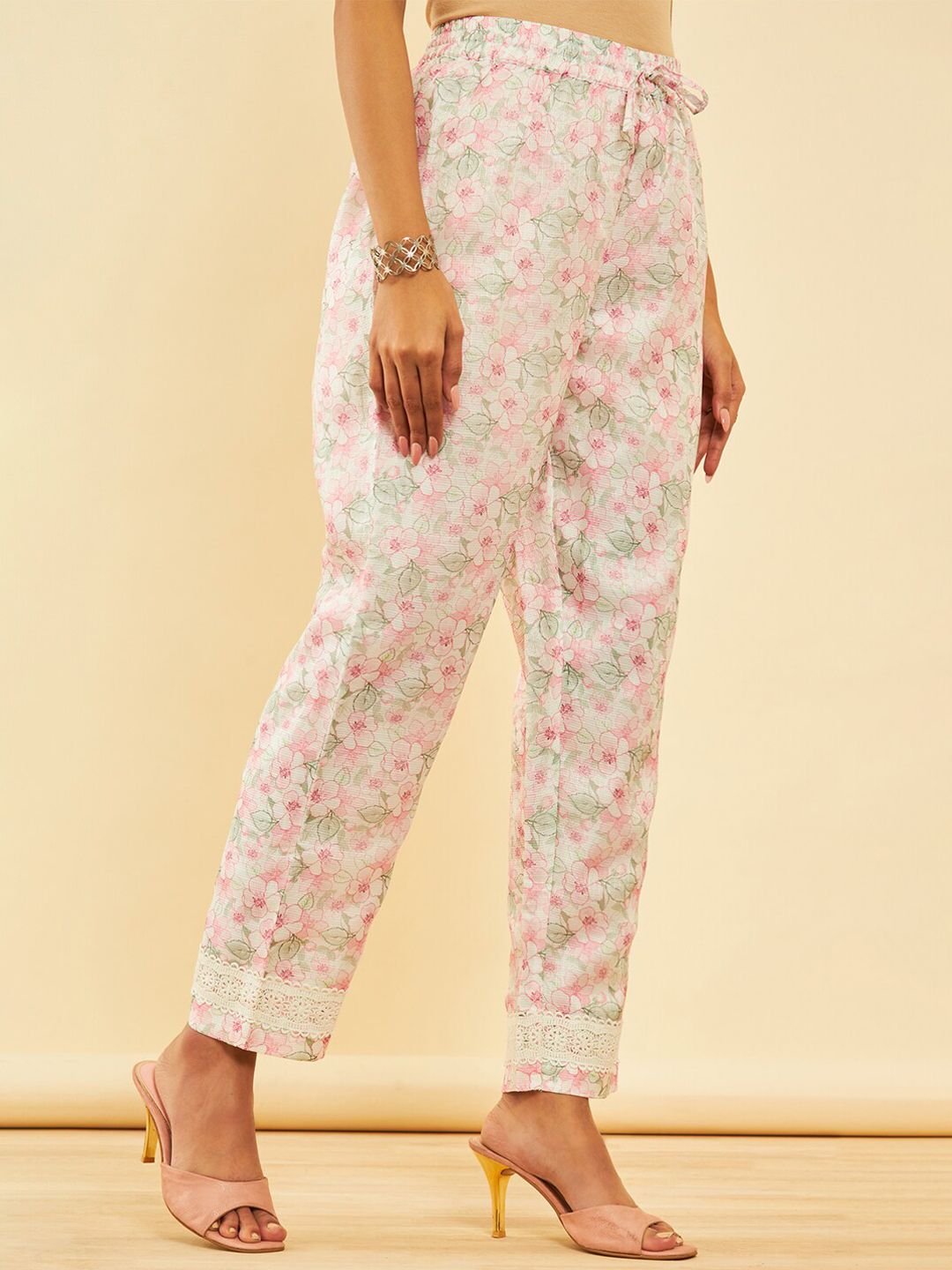 Dhiyona SO Women's Floral Printed V-Neck Three-Quarter Sleeves Thread Work Kurta with Trousers