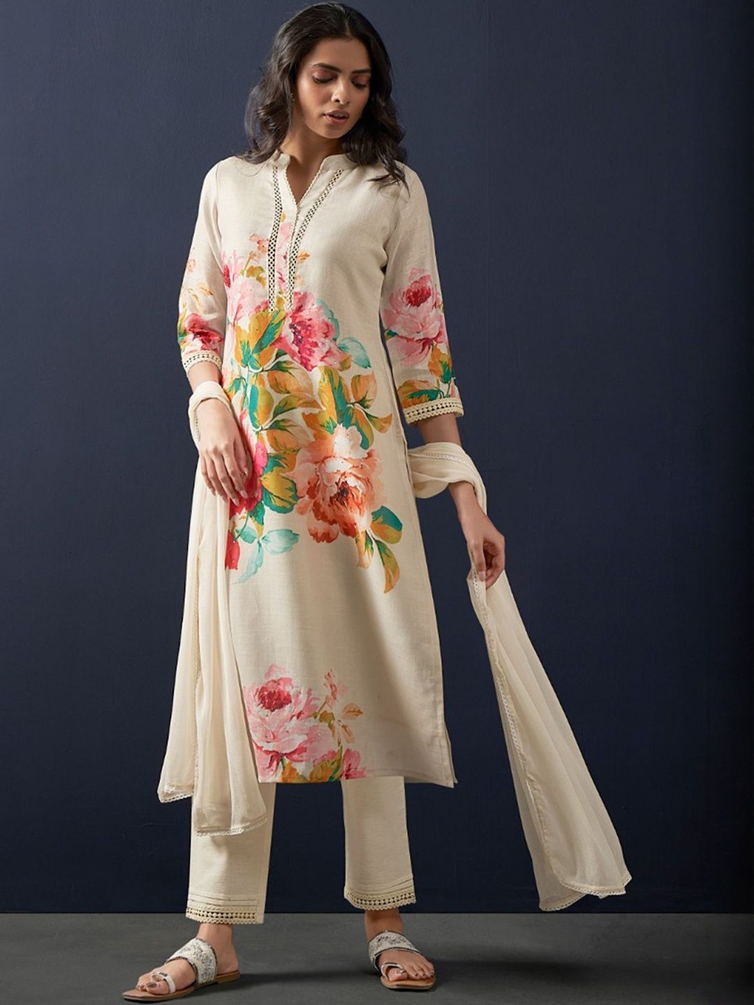 Women Floral Printed Regular Linen Kurta with Trousers & With Dupatta