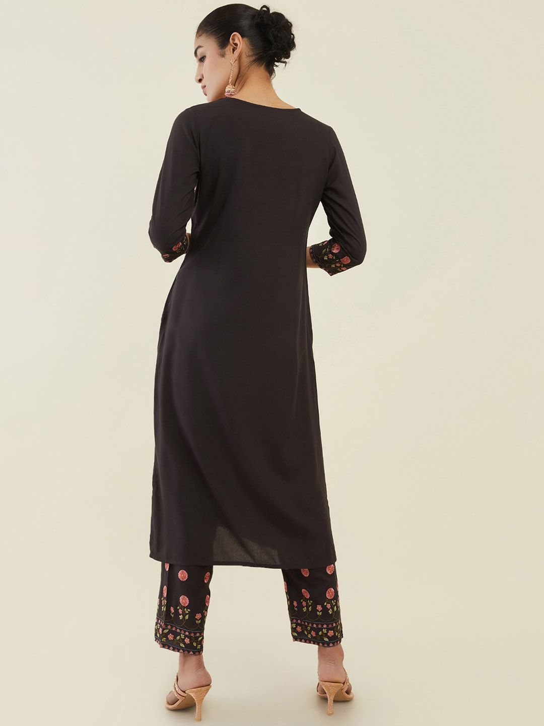 Dhiyona SO Women's Women Floral Embroidered Thread Work Kurta with Trousers