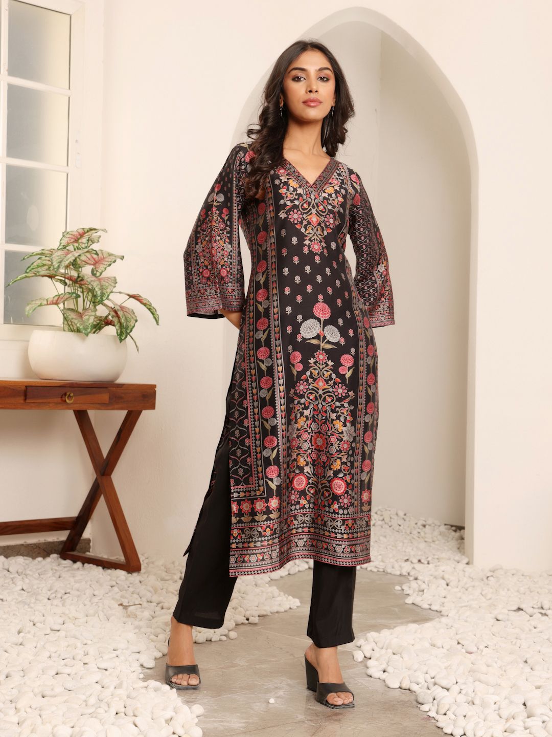 Dhiyona VA Women'sFloral Printed V-Neck A-Line Chanderi Silk Straight Kurta with Trousers