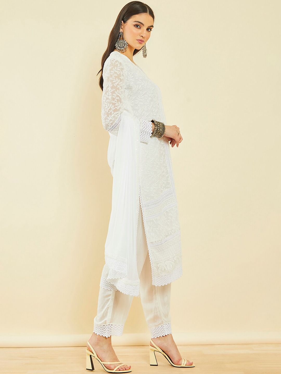 Dhiyona SO Women's Ethnic Motifs Embroidered Thread Work Kurta & Trousers With Dupatta