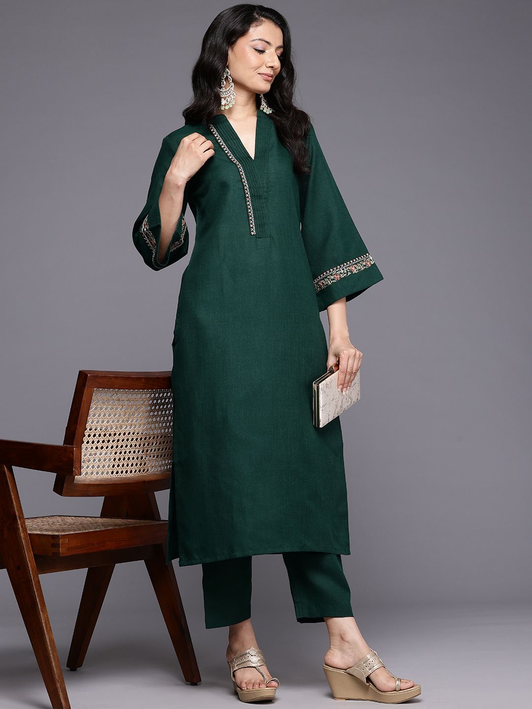 Dhiyona VA Women'sEthnic Motifs Embroidered Thread Work Kurta with Trousers