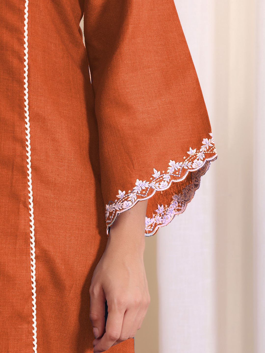 Dhiyona VA Women'sV-Neck Embroidered Thread Work Straight Kurta With Trousers