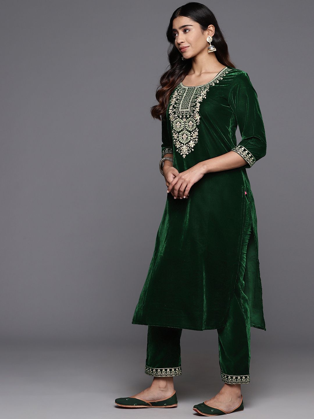 Dhiyona VA Women'sWinter floral Zari Embroidered Velvet Kurta Set with Dupatta.