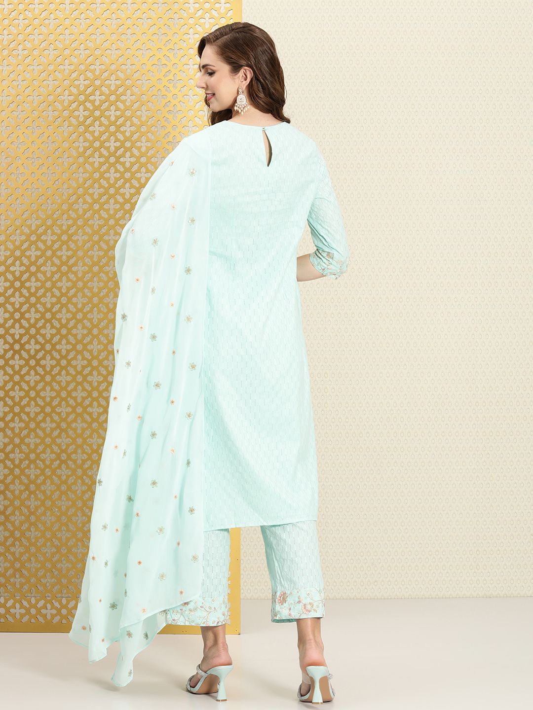 Dhiyona PD Women Women Jashn Floral Embroidered Pure Cotton Kurta & Trousers with Dupatta