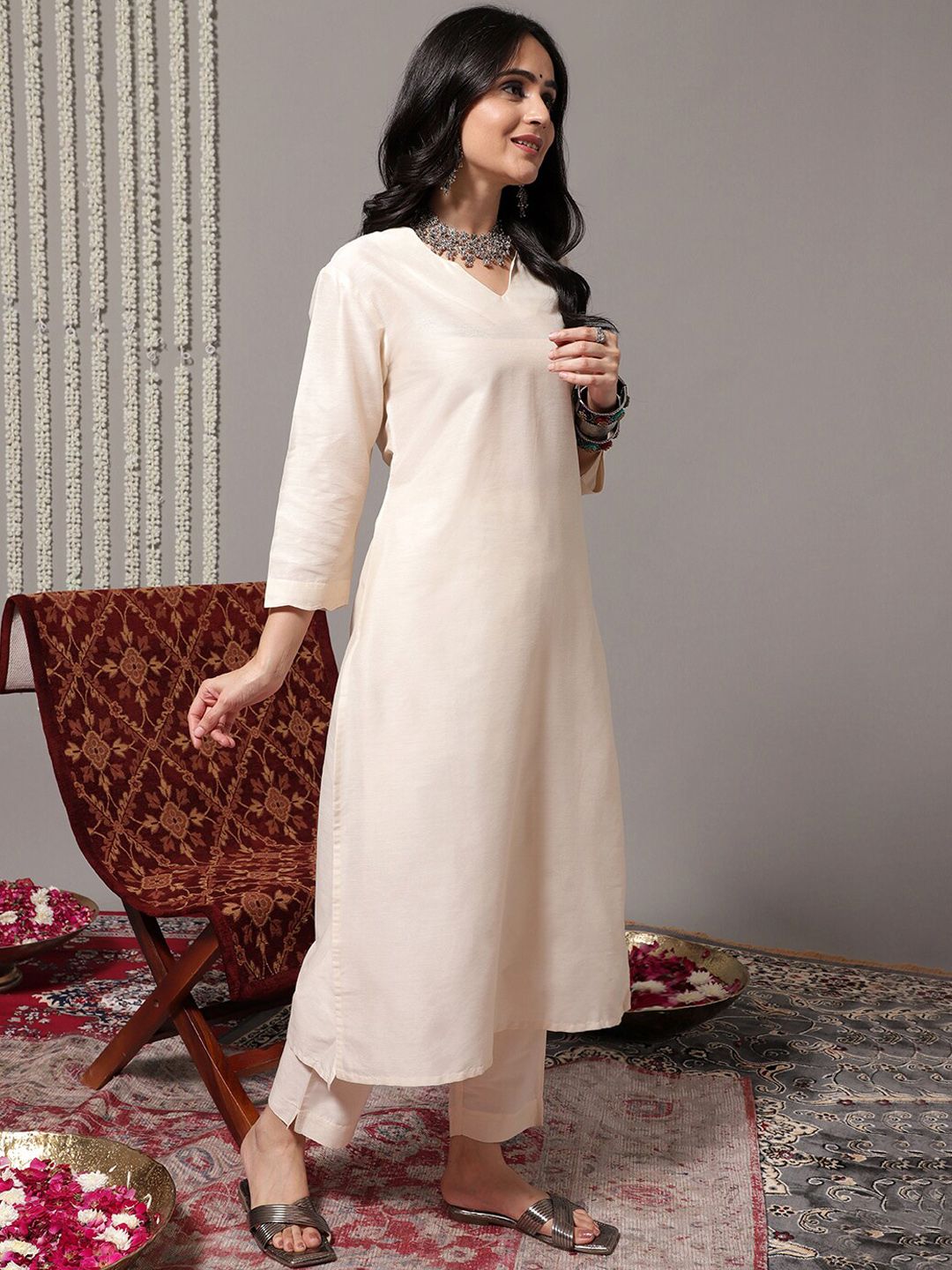 Dhiyona SN Women's V-Neck Straight Kurta With Trousers & Dupatta