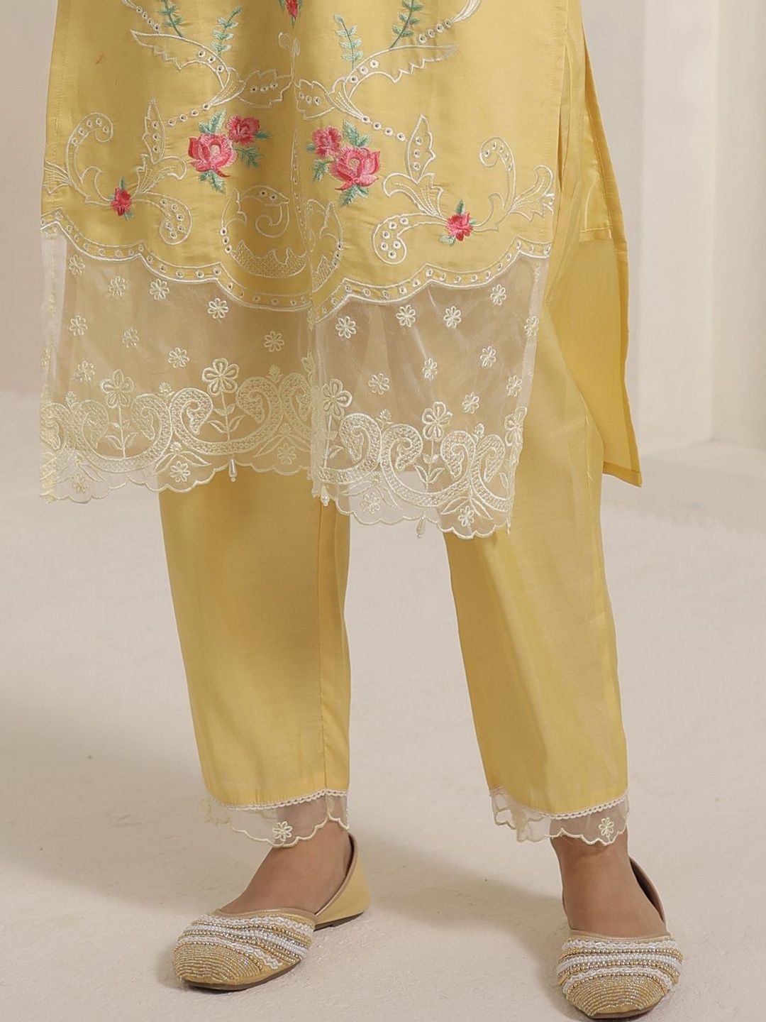 Floral Embroidered Thread Work Straight Kurta & Trousers With Dupatta