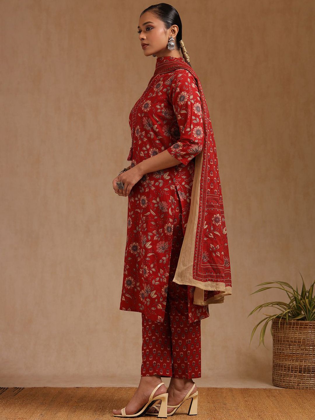 Dhiyona SO Women's Floral Printed Sequinned Straight Kurta with Trouser & Dupatta